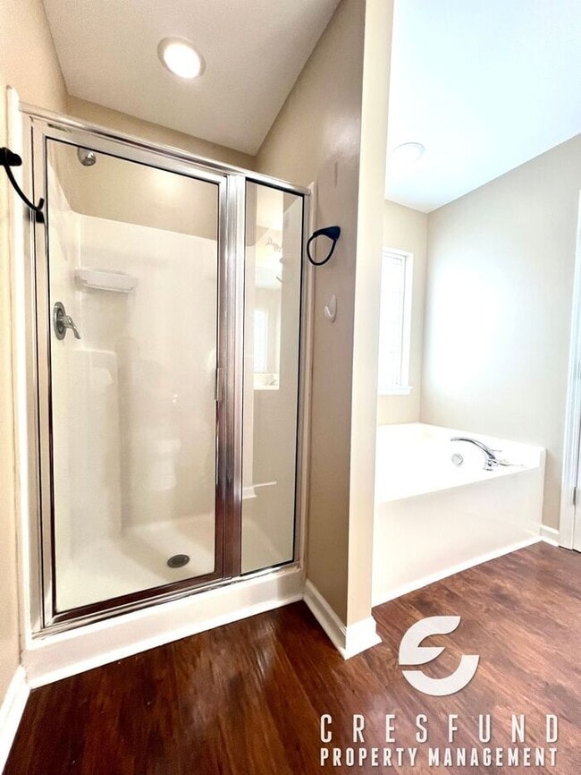 Building Photo - Conveniently Located Close to RALEIGH/RDU/...