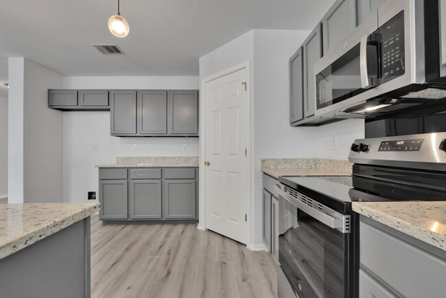 Building Photo - Charming 4-Bedroom Home in a Gated Community- Near Randolph AFB and JB Ft Sam Houston!