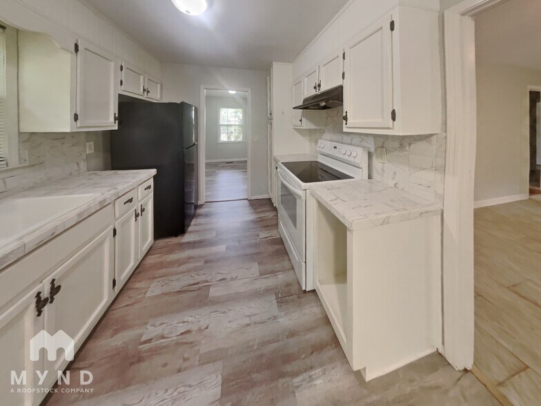 Building Photo - 5454 Faucett Rd