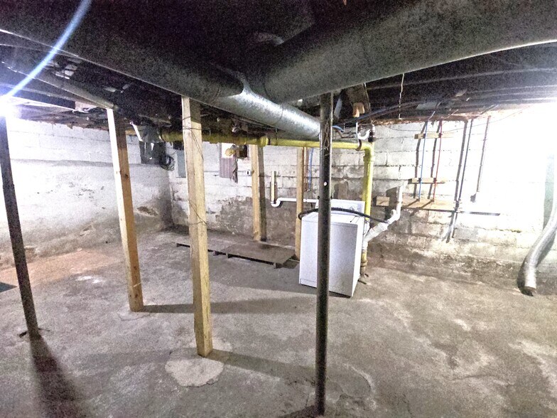 Basement- Shared Space - 106 Cherry St