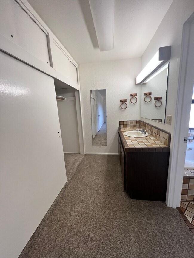 Building Photo - 2 Bedroom Blue Lake House with extra Loft Space!