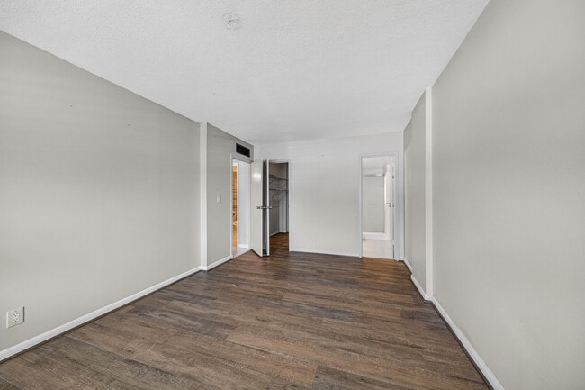 Building Photo - 1831 NE 38th St