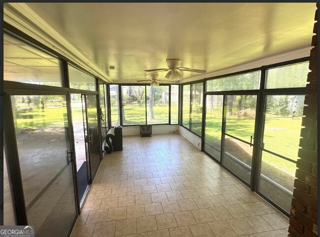 Building Photo - 427 Meadowlark Dr