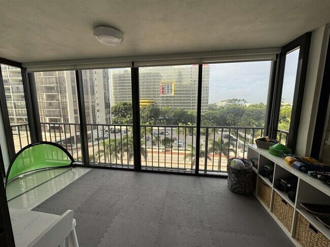 Building Photo - 1915 Brickell Ave