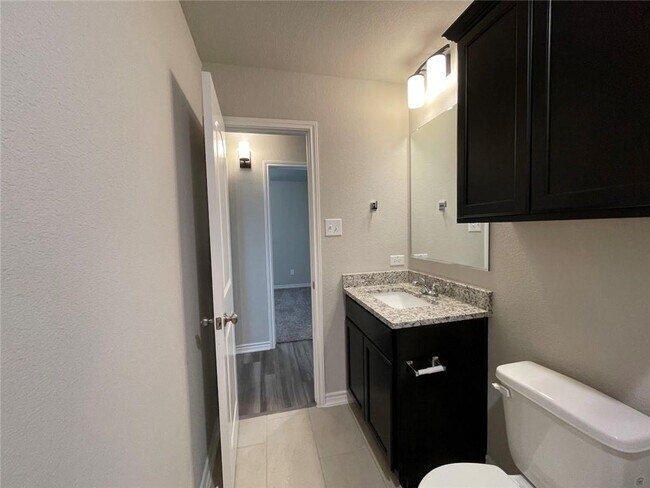 Building Photo - 806 Hollyhock Dr
