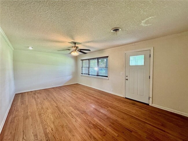 Building Photo - 107 S Lake Dr