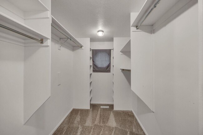 Building Photo - 567 N Allanwood Pl