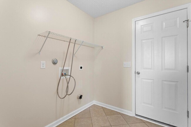 Building Photo - House with Fenced Back Yard Available!