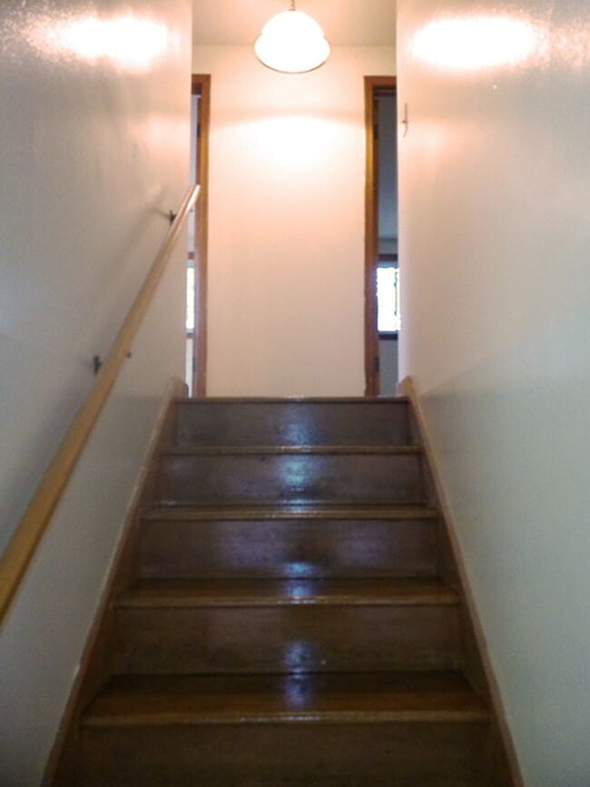 Building Photo - AVAILABLE 7/1/26 - Beautiful 5 Bedroom Sin...