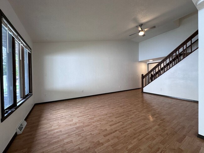 Building Photo - 430 E 1st Ave