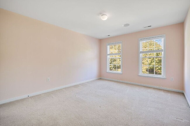 Building Photo - Spacious 5 Bedroom Home in Moseley – $3,800/mo