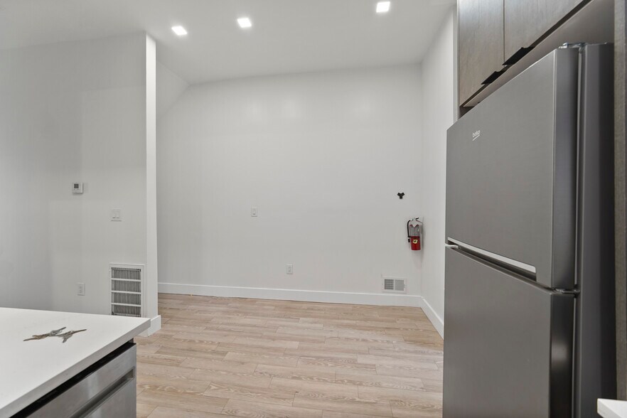 Building Photo - 670 Ocean Ave