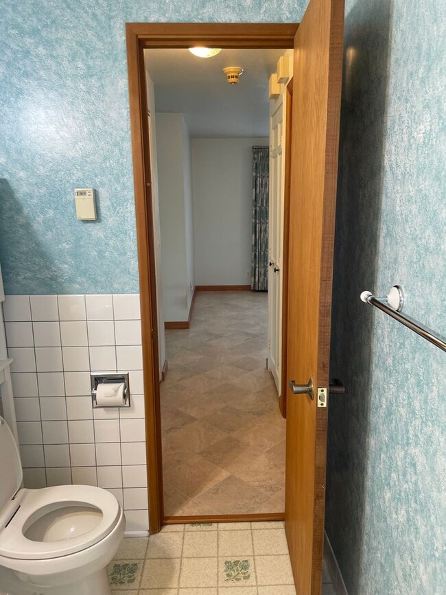 Building Photo - 2 BR/1.75 BA home in Edmonds