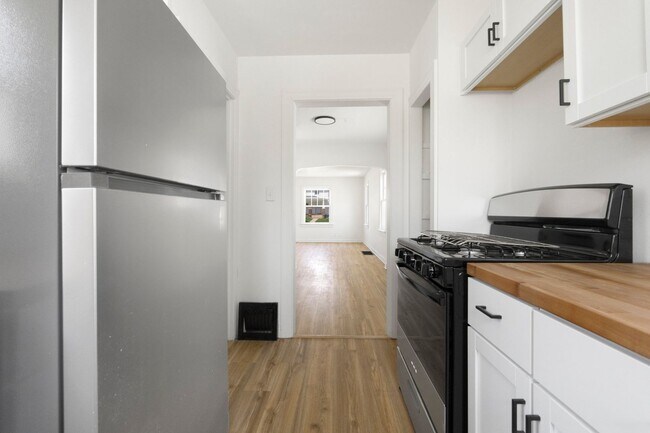 Building Photo - 3 Bedroom home! **2ND MONTH RENT FREE*