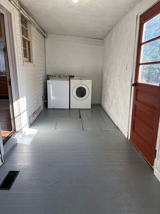 Building Photo - 14 W Carrollton Ave