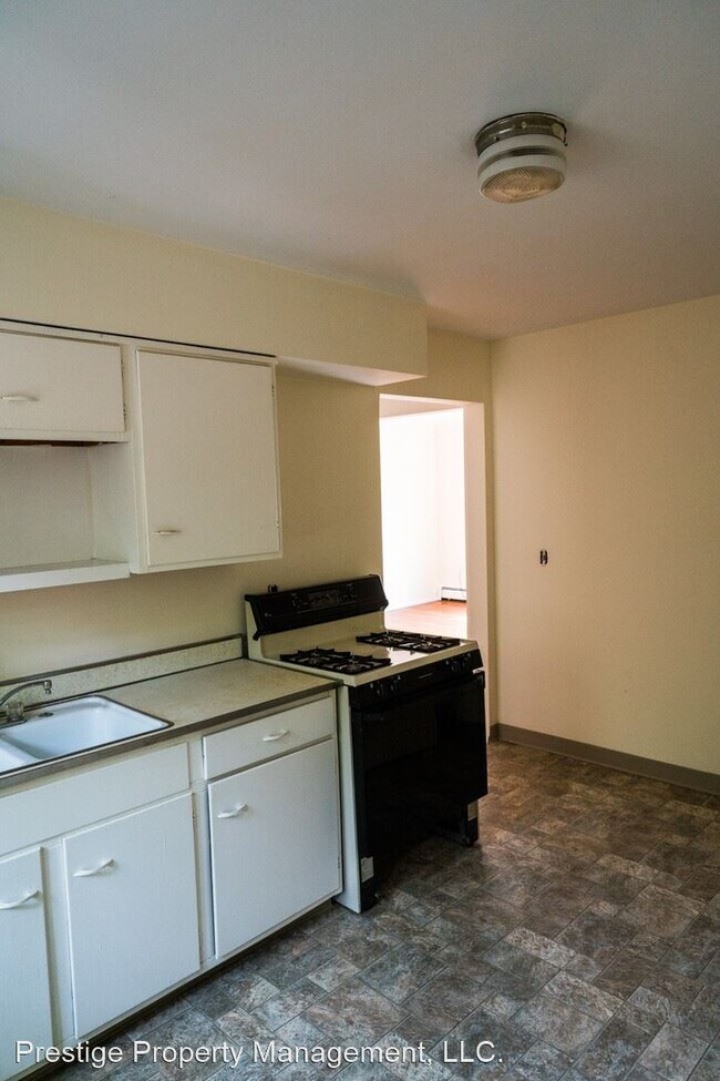 Building Photo - 356 Probasco St