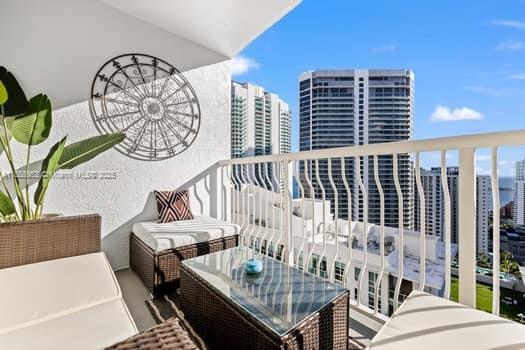 Building Photo - 1200 Brickell Bay Dr