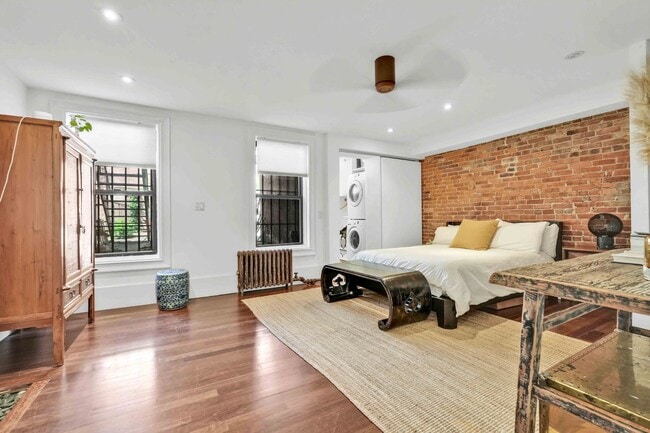 Building Photo - 1BR Stuyvesant Heights Garden Oasis with I...
