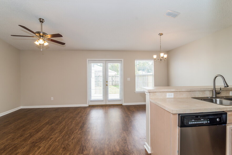 Building Photo - 1125 Buccaneer Blvd