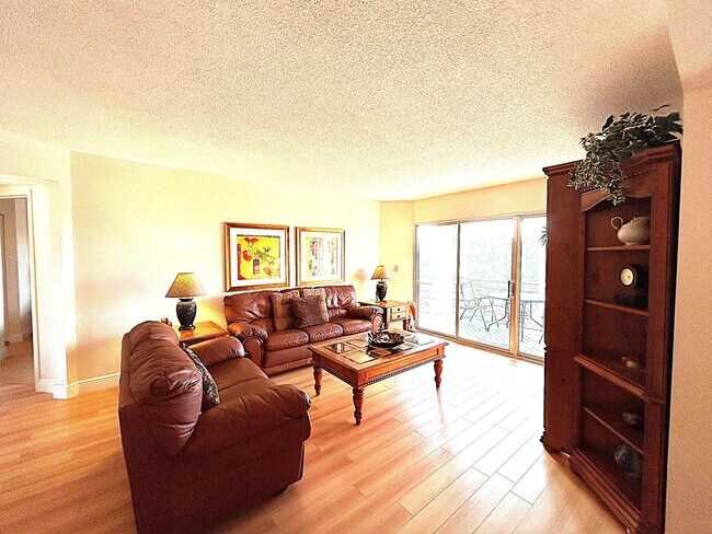 Building Photo - 3951 Via Poinciana
