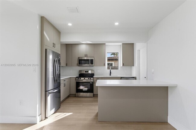 Building Photo - 9660 Dominican Dr