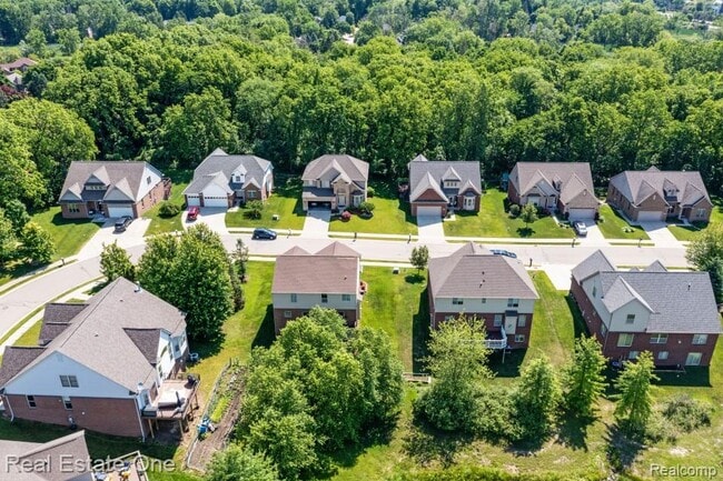 Building Photo - 39206 Silverthorne Bend