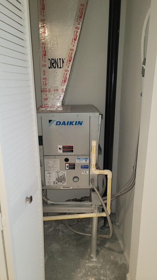 Building Photo - 5350 NW 84th Ave