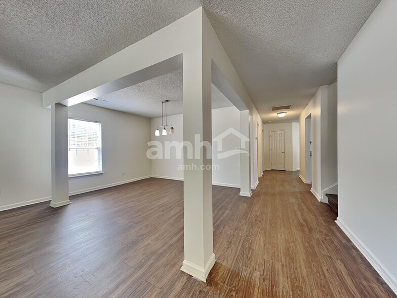 Building Photo - 5057 Thornton Dr