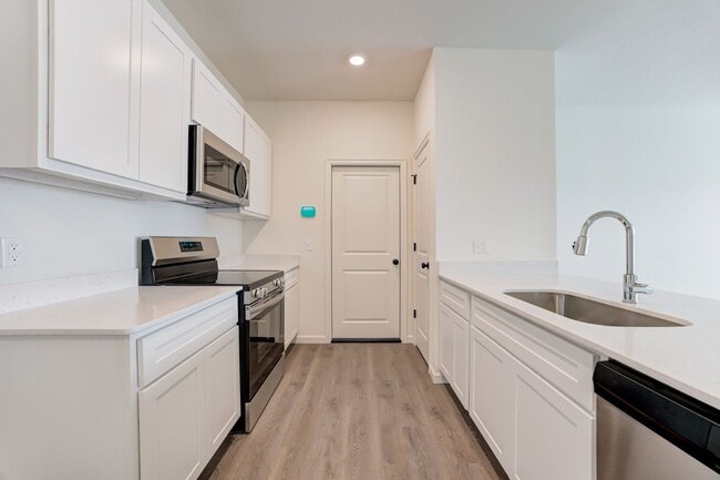 Building Photo - New Construction-Never Lived in Duplex, Pe...
