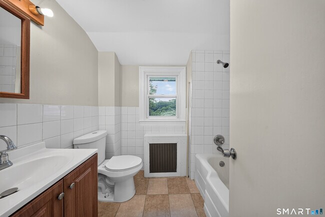 Building Photo - 53 Mohican Ave