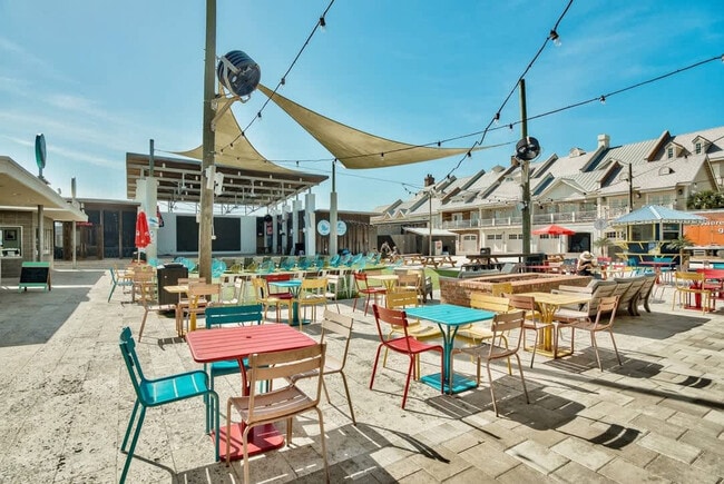 Building Photo - 49 Pleasant St