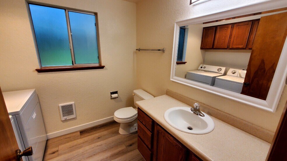 Building Photo - 821 Kaiser Rd NW