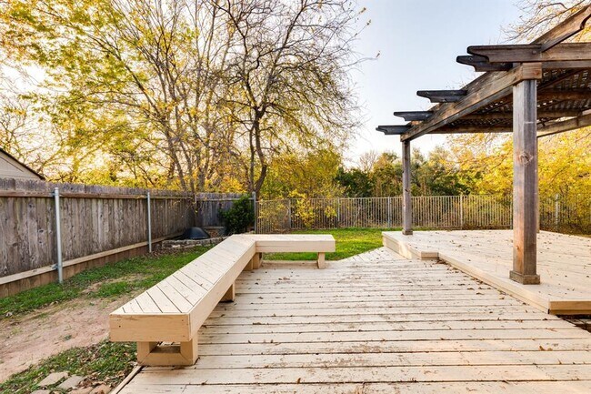 Building Photo - 2304 Willow Way