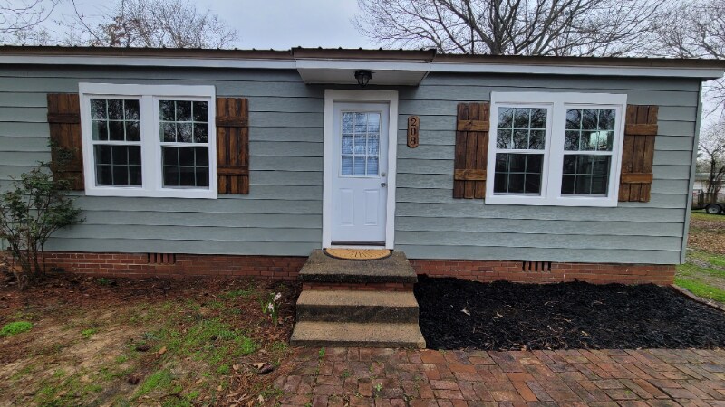 Building Photo - 208 W Chester St