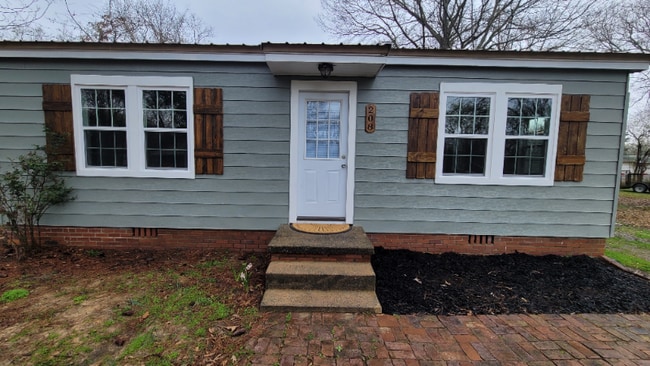 Building Photo - 208 W Chester St