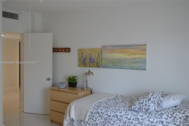 Building Photo - 3850 Galt Ocean Dr