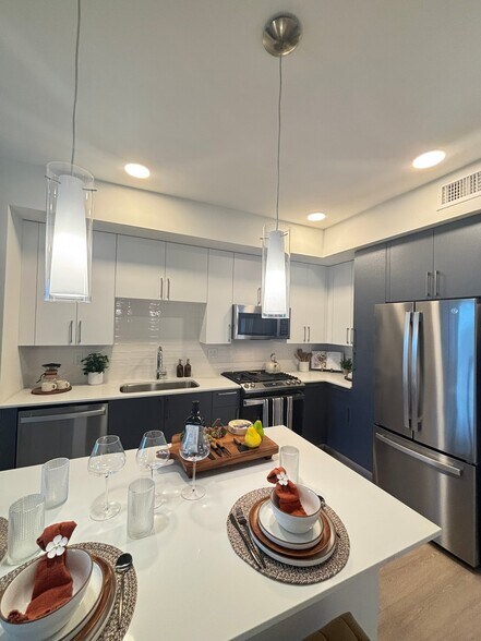 Building Photo - 2385 NE 194th St