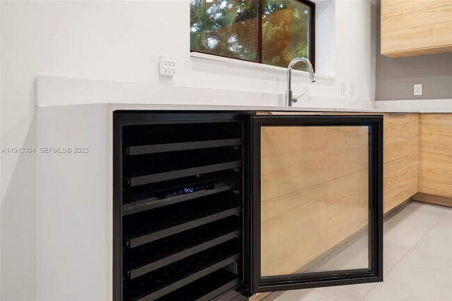 Building Photo - 151 NE 43rd St