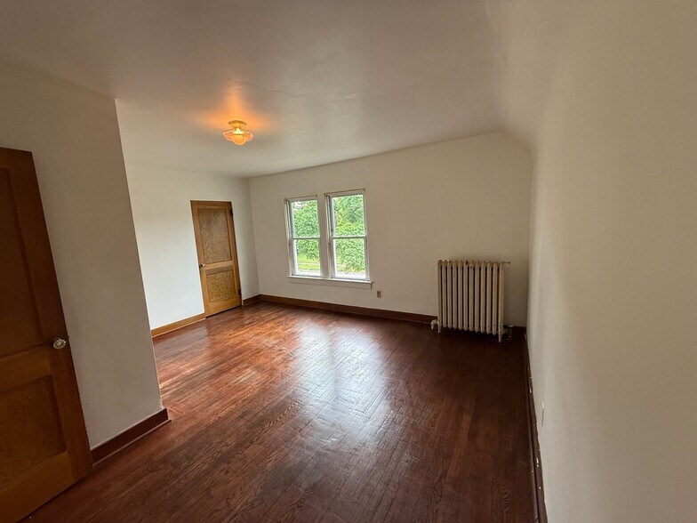 Bedroom - 1500 Jiroch St