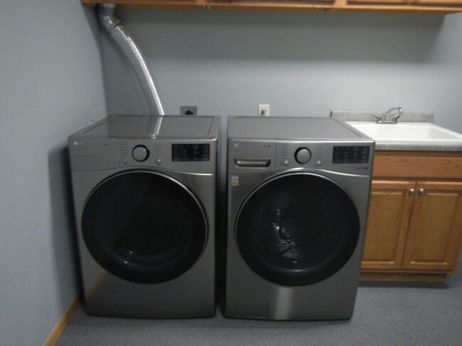 Building Photo - Nice 3 Bedroom 3 Bathroom Twinhome in River Falls