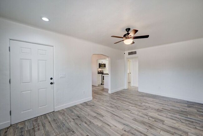 Building Photo - READY TO VIEW NOW! Beautiful Remodeled Home in the Coronado District Area
