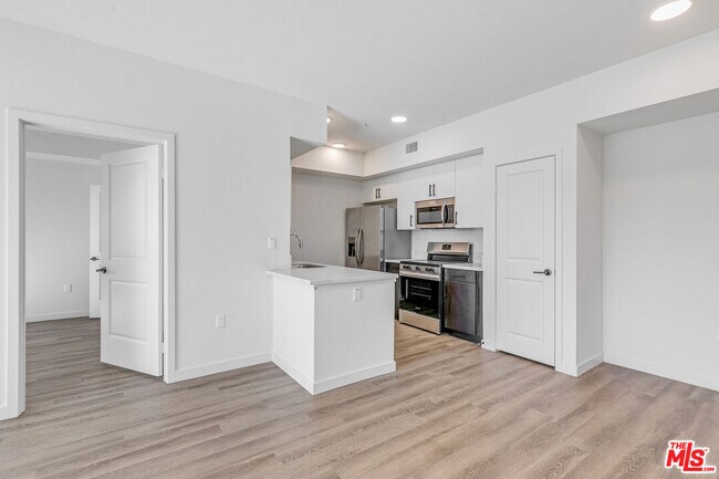 Building Photo - 10824 Blix St