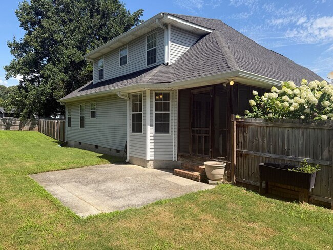 Building Photo - 8900 Fox Glen Dr