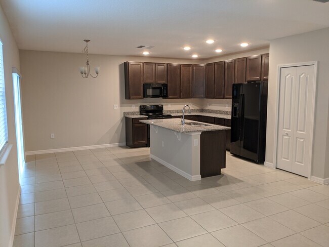 Building Photo - 544 Pinecrest Loop