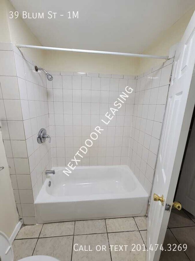 Building Photo - 39 Blum St