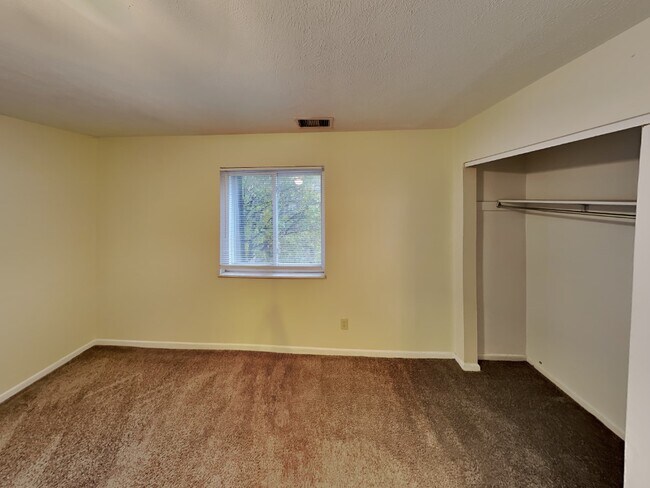 Building Photo - 350 E 12th Ave