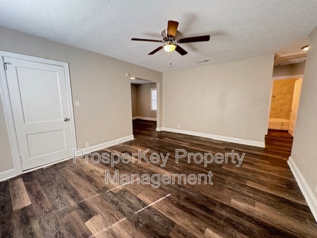 Building Photo - 4617 Rosemont Dr