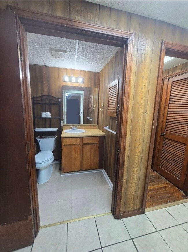 Building Photo - 215 S Main St