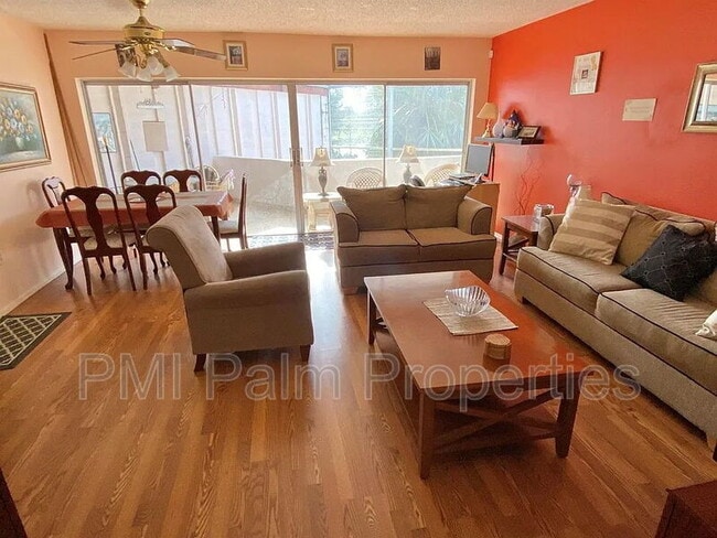 Building Photo - 7 Greenway Village N