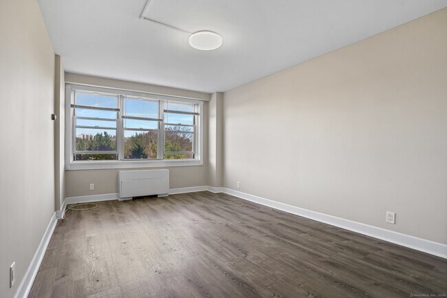 Building Photo - 2625 Park Ave